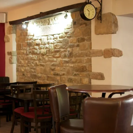The Three Horseshoes Hotel-3