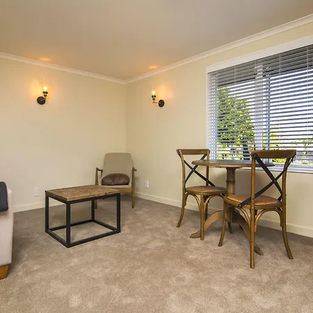 Furneaux Lodge-2