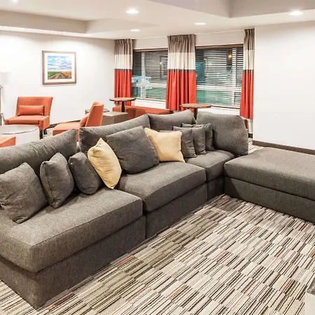 Microtel Inn & Suites By Wyndham Fort Saint John-2