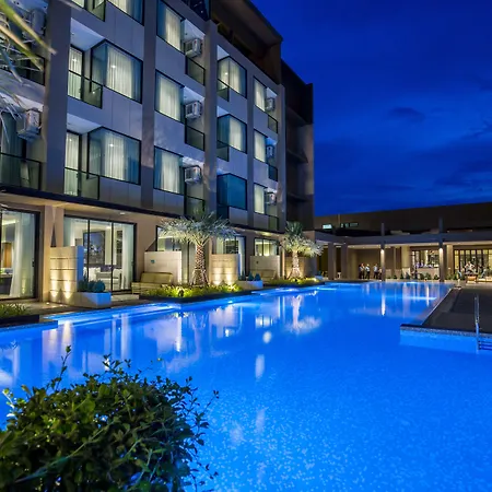 The Crystal Hotel Buriram - Formerly X2 Vibe Buriram-3