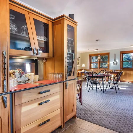 Wild Iris Inn-3