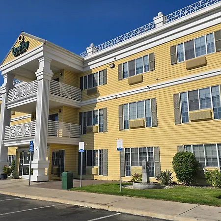 Quality Inn & Suites Tulare-2