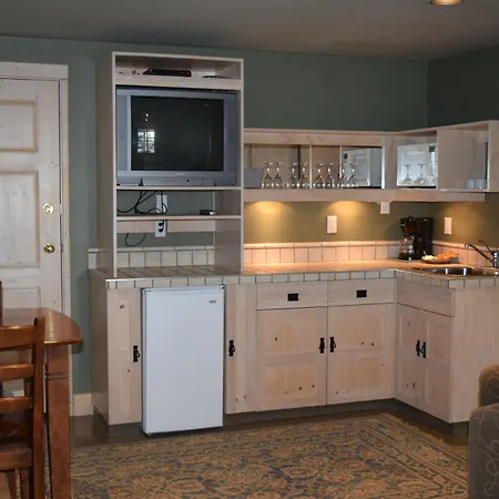 Retreat Wilderness Inn-2