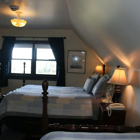Amherst Shore Country Inn-2