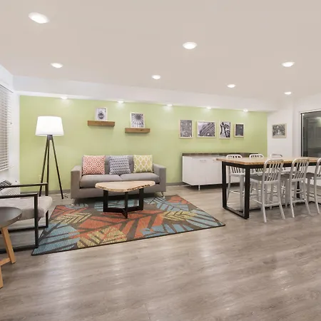 Woodspring Suites Savannah Pooler-3