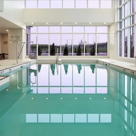 Doubletree By Hilton Montreal Airport-3