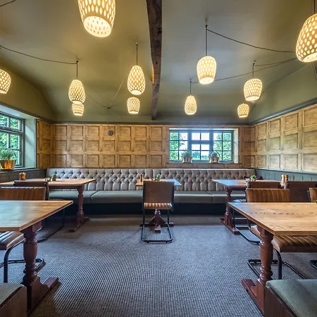 The Cricketers Clavering-2
