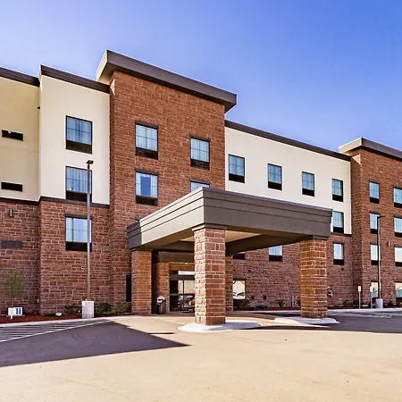 Cobblestone Hotel & Suites-2