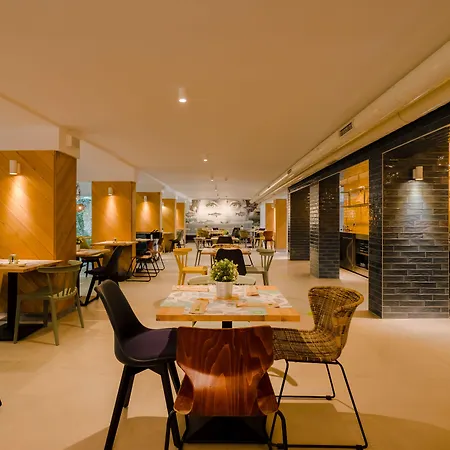 ibis Styles Golden Sands Roomer Hotel-3