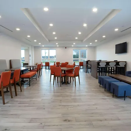 Comfort Inn & Suites-3