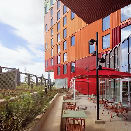 Courtyard by Marriott Paris Charles de Gaulle Central Airport-3