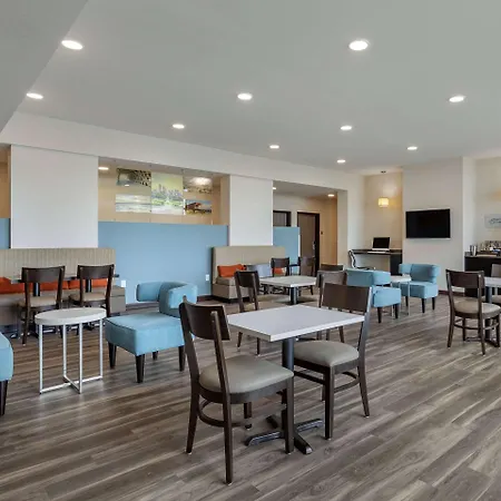 Sleep Inn & Suites Milwaukee-Franklin-2