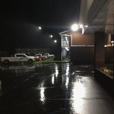 Colonial Brick Inn & Suites-3