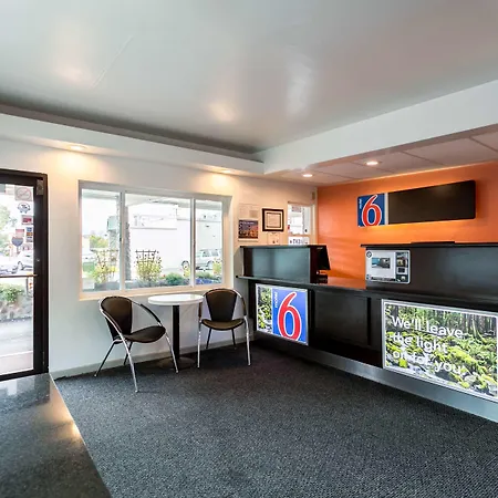 Motel 6 University Missoula-3
