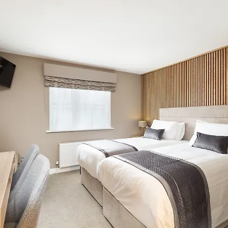 Castle Varagh Hotel & Bar-3