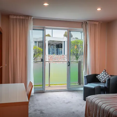 Lynbrook Hotel-3