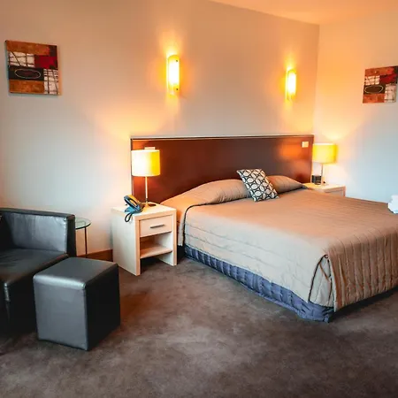 Lynbrook Hotel-2