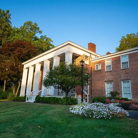 Cromwell Manor Inn-3