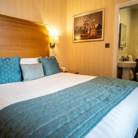 Park Hall Hotel And Spa Wolverhampton-3