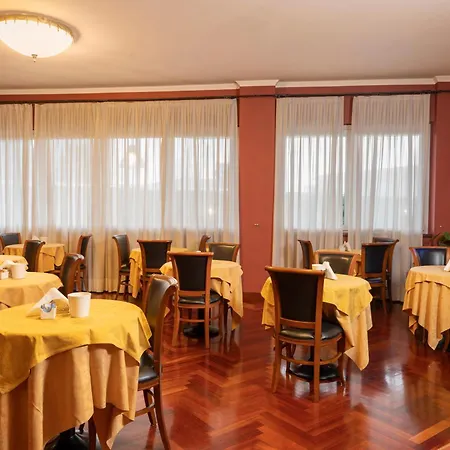 Hotel Maxim-2