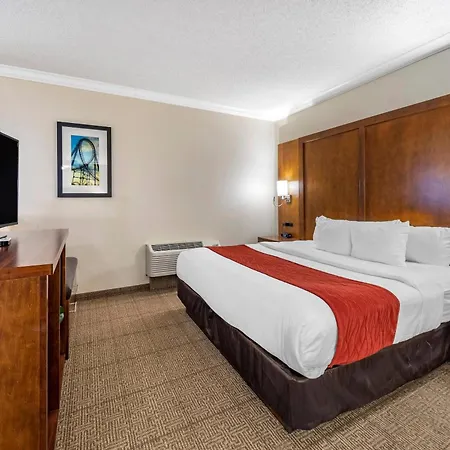 Comfort Suites Near Six Flags Magic Mountain-3