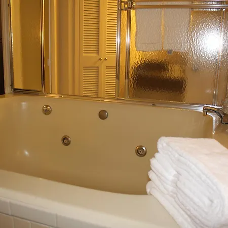 Comfort Inn University Center-3