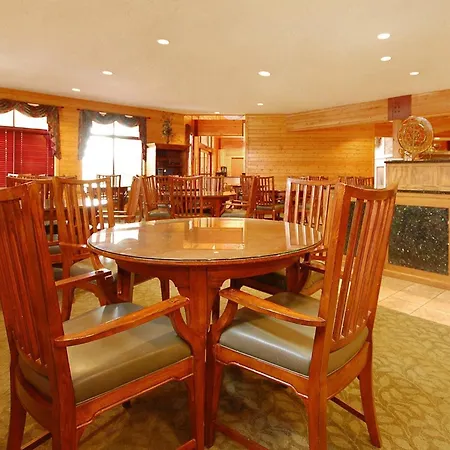 Norfolk Lodge & Suites, An Ascend Collection Hotel-2