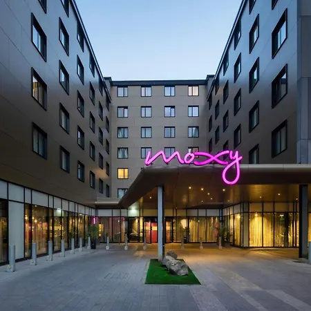 Moxy London Heathrow Airport-3