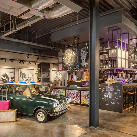 Moxy London Heathrow Airport-2