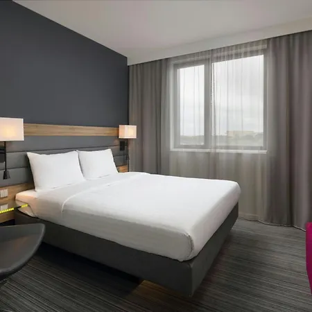 Moxy London Heathrow Airport-3