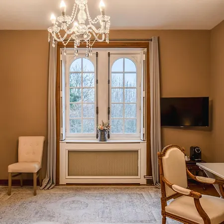 Hotel O Chateau-2