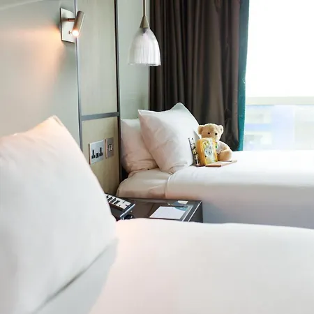 Hyatt Place London Heathrow Airport-2