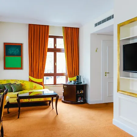 Relais & Chateaux Buelow Palais-2