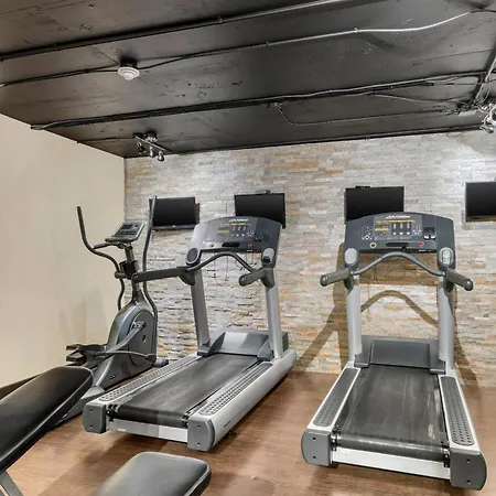 Clarion Hotel & Suites Brandon-2