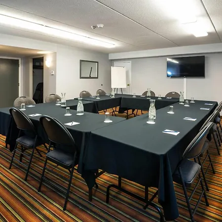 Comfort Hotel & Suites-2