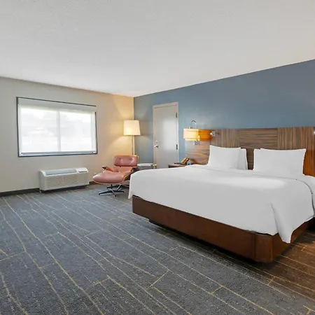 The Lux Hotel & Conference Center, An Ascend Collection Hotel-3