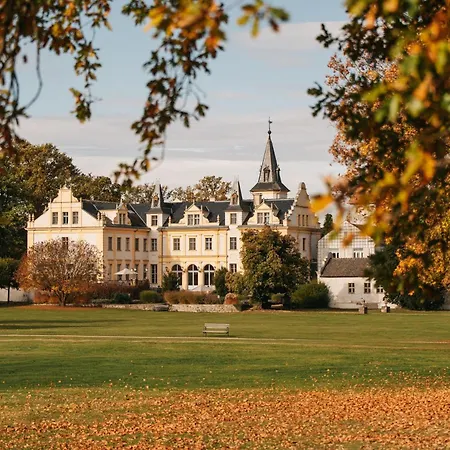 Schloss Und Gut Liebenberg-3