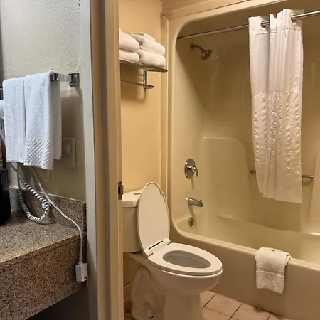 Quality Inn Kenly I-95-3