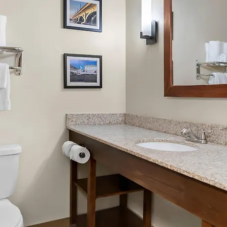 Comfort Inn & Suites Taylor - Detroit-3