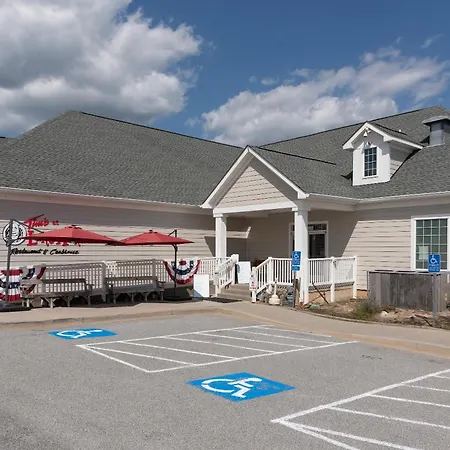 Boardwalk Hotel On Lake Anna By Kasa-2