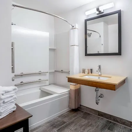 Riverview Inn & Suites, An Ascend Collection Hotel-3
