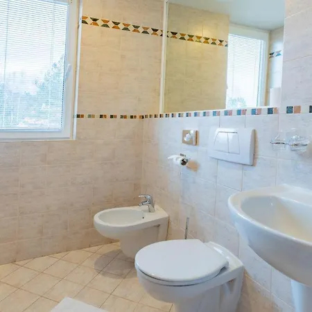 Kontakt Wellness Hotel-3