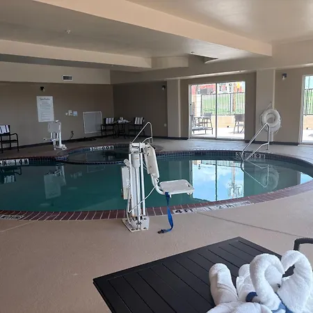 Country Inn & Suites By Radisson, Terrell-3