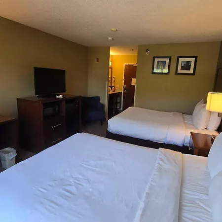Comfort Inn & Suites Grafton-Cedarburg-3