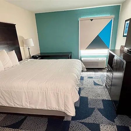 Baymont By Wyndham Iowa Lake Charles-2