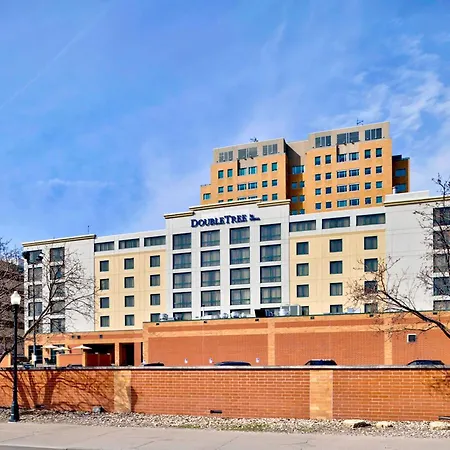 Doubletree By Hilton Davenport-3