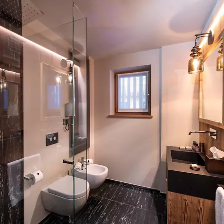 Le Massif Hotel & Lodge Courmayeur - The Leading Hotels Of The World-3