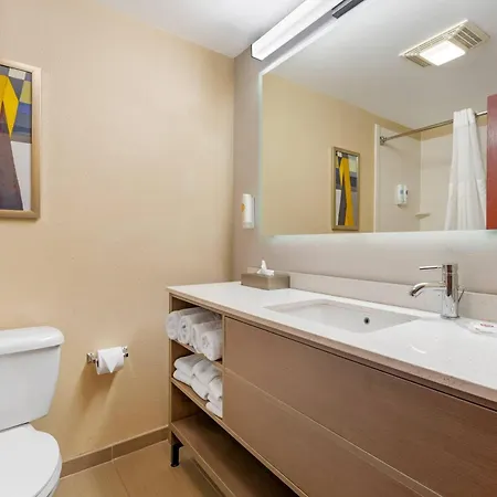 Comfort Suites Pittsburgh Airport-3