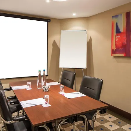 Crowne Plaza London - Gatwick Airport By Ihg-2