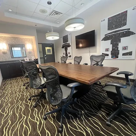 Hilton Garden Inn Montreal Airport-3